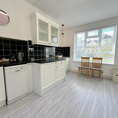 Bournemouth 3 Bedroom - Parking Exterior photo