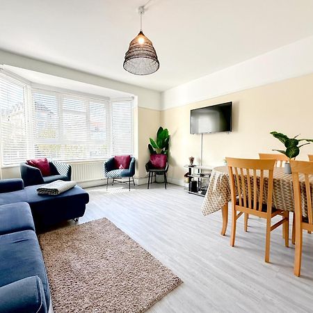 Bournemouth 3 Bedroom - Parking Exterior photo