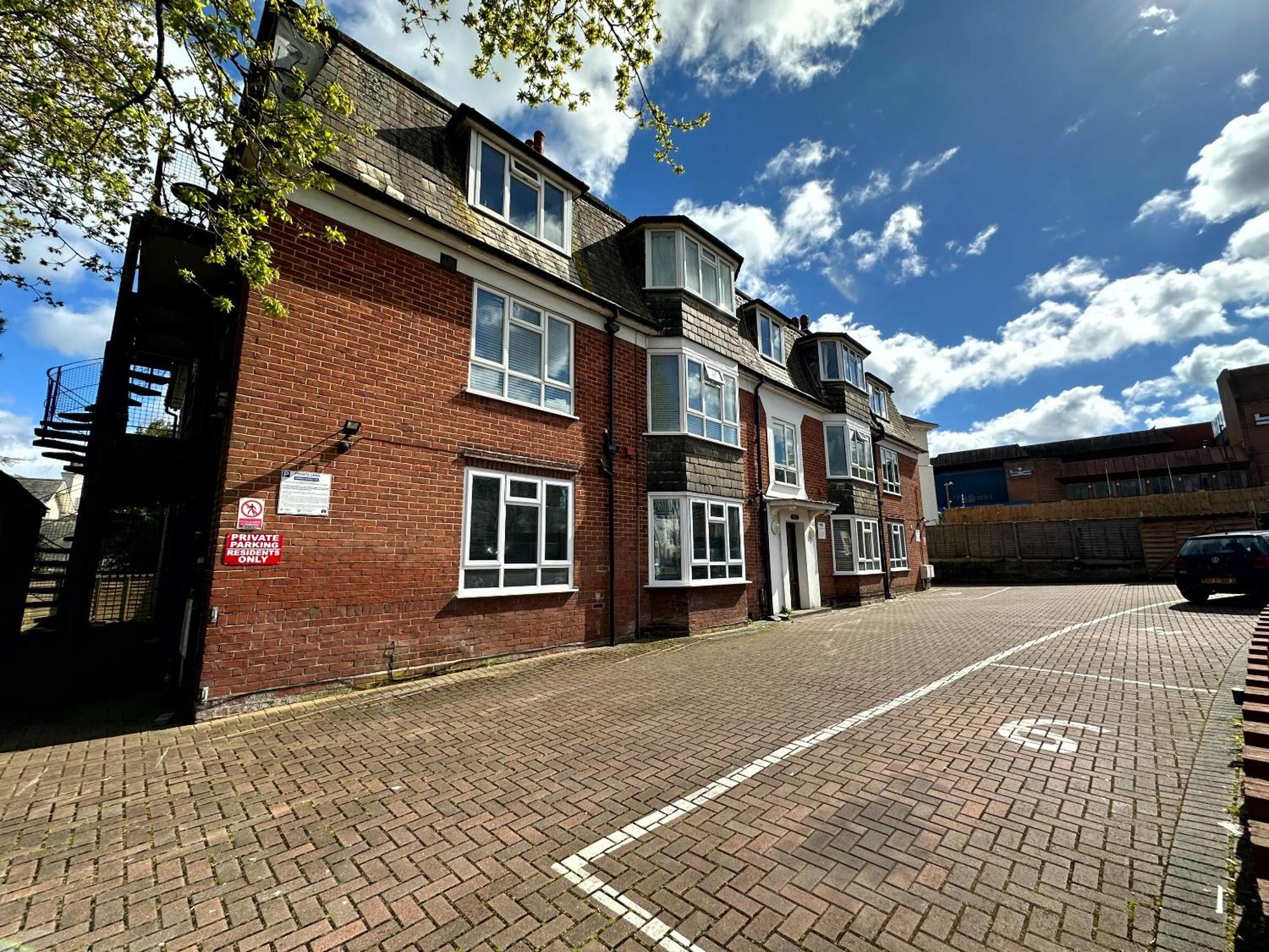 Bournemouth 3 Bedroom - Parking Exterior photo